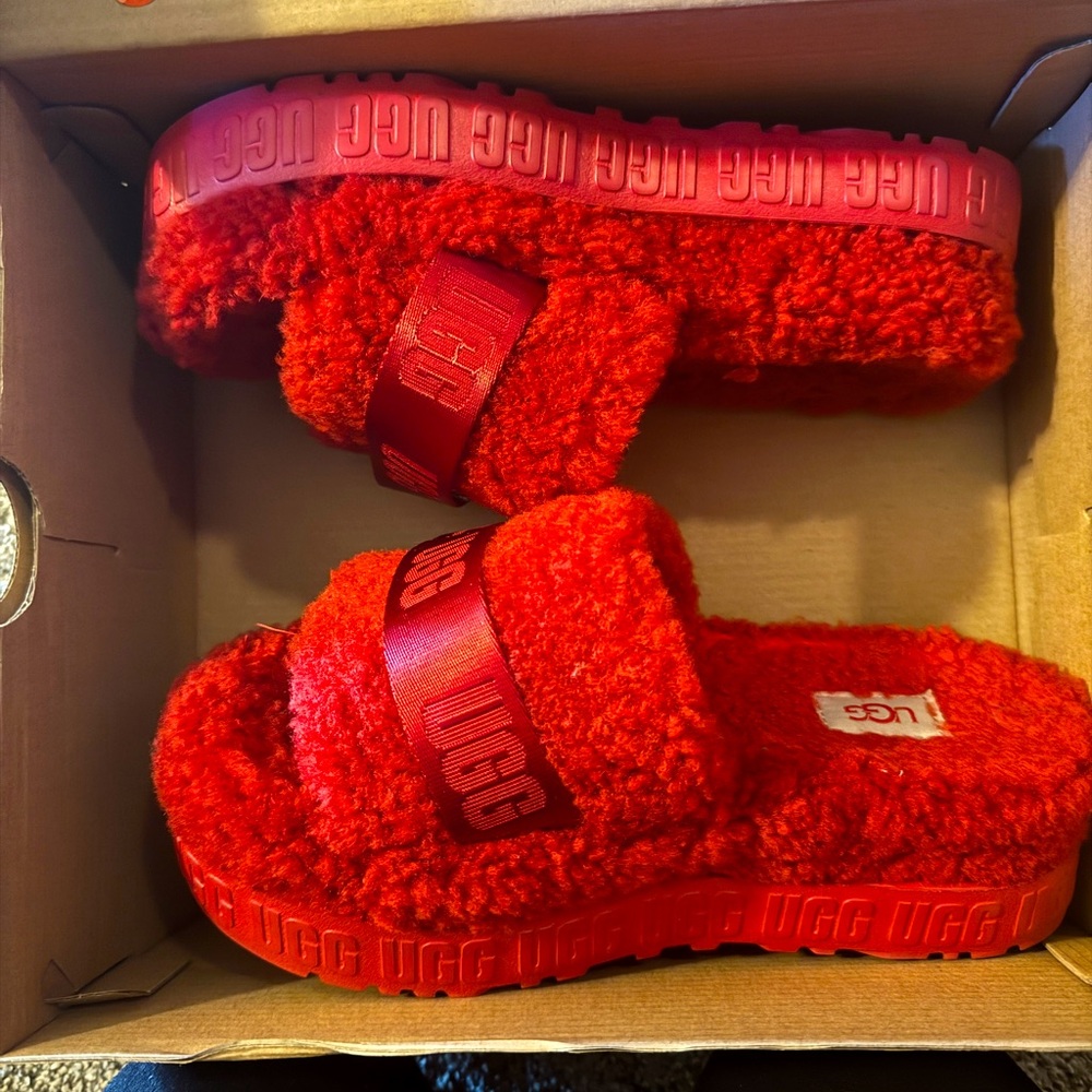 UGG Fluffita Slides